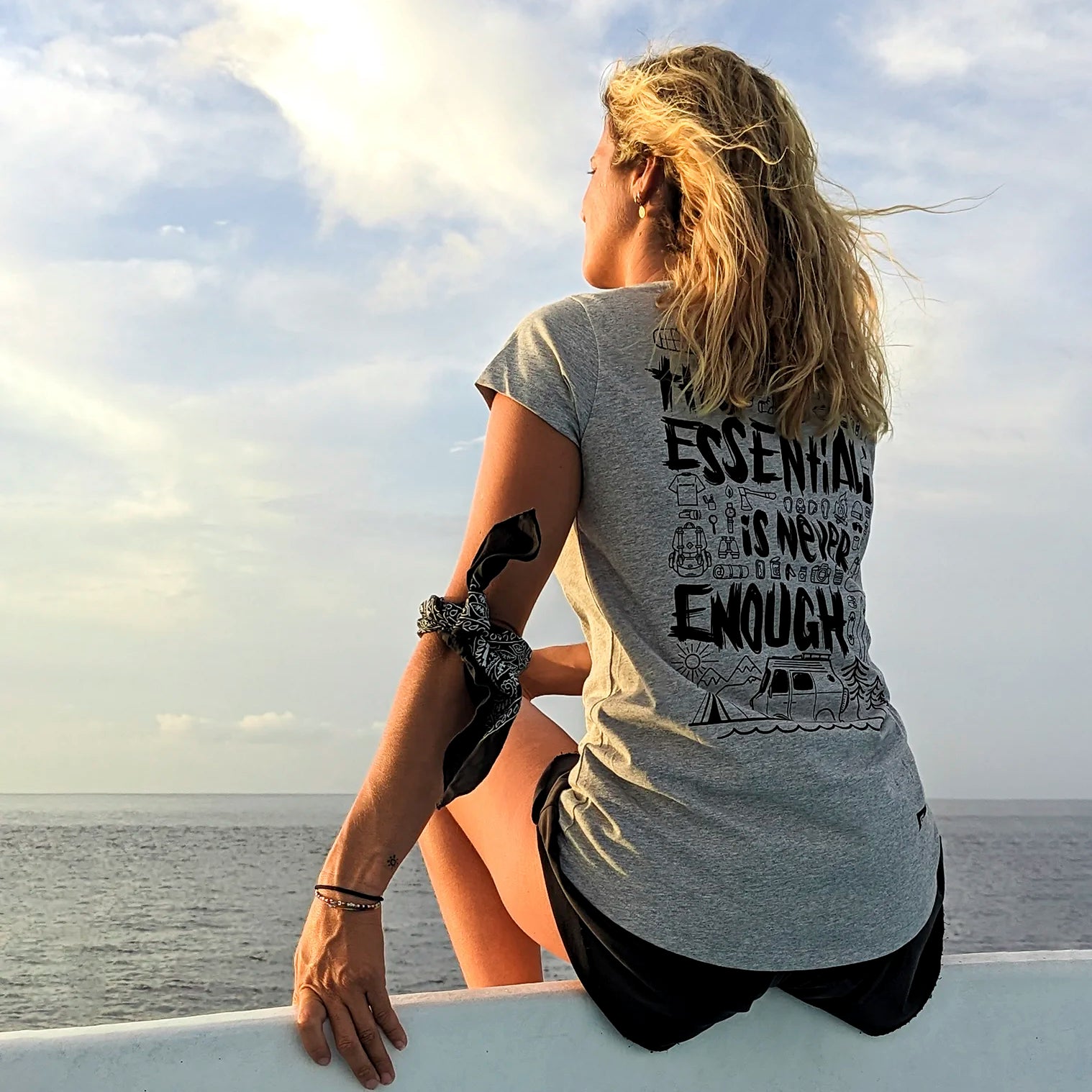 Camiseta-algodon-organico-essential-mujer-back-ship