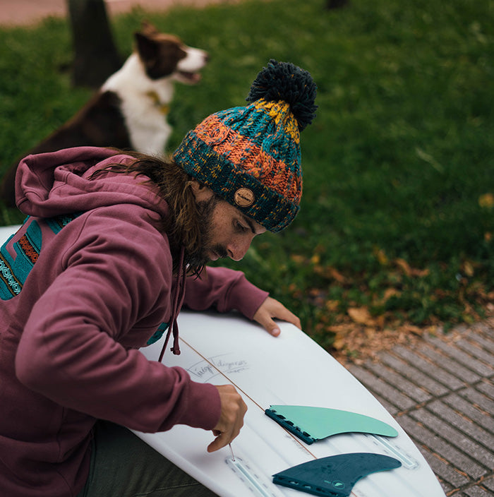 Protección y estilo en cada sesión de surf con el gorro de invierno Glassy.