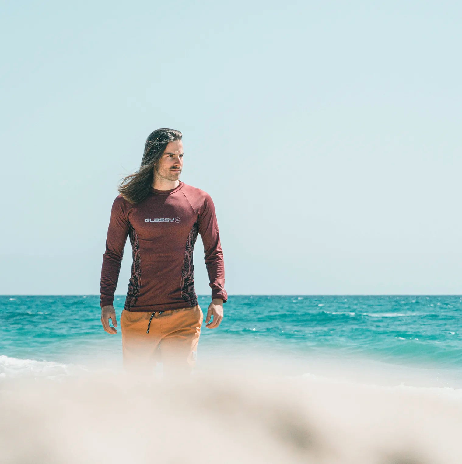 lycra con protección solar de color burdeos