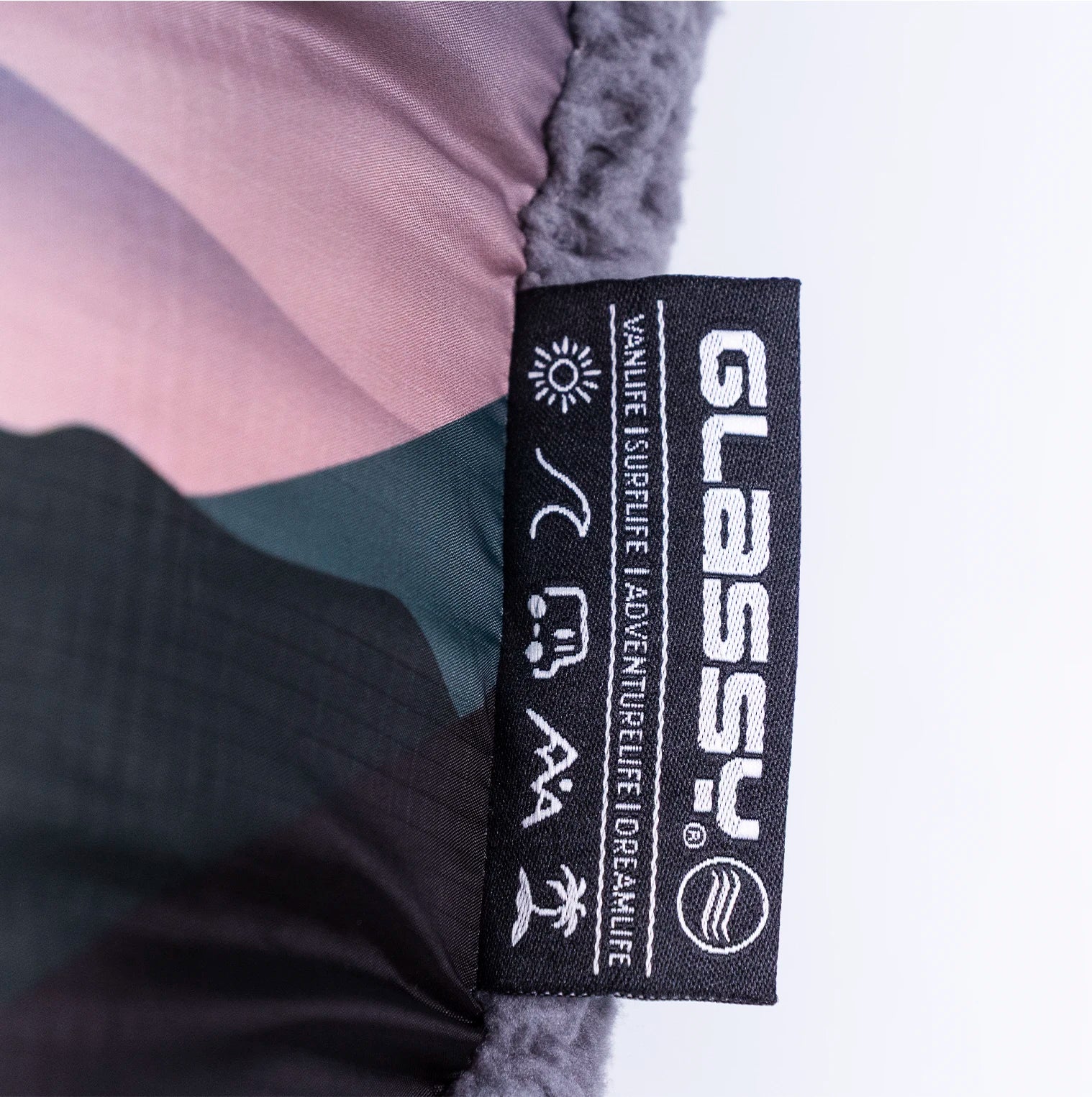 Detalle etiqueta lateral manta camper XL mountain