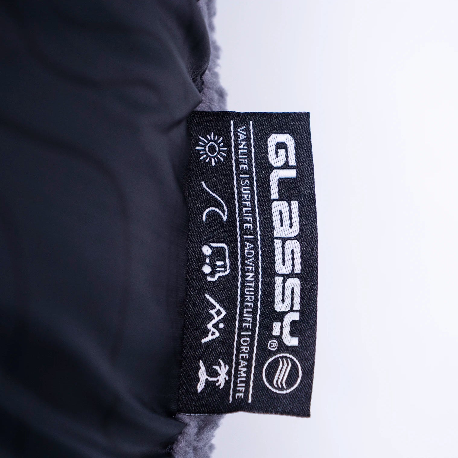 Detalle etiqueta lateral manta camper XL