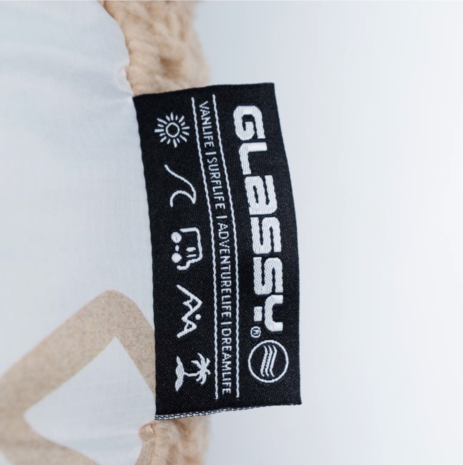 Detalle de etiqueta en manta camper XL Simba