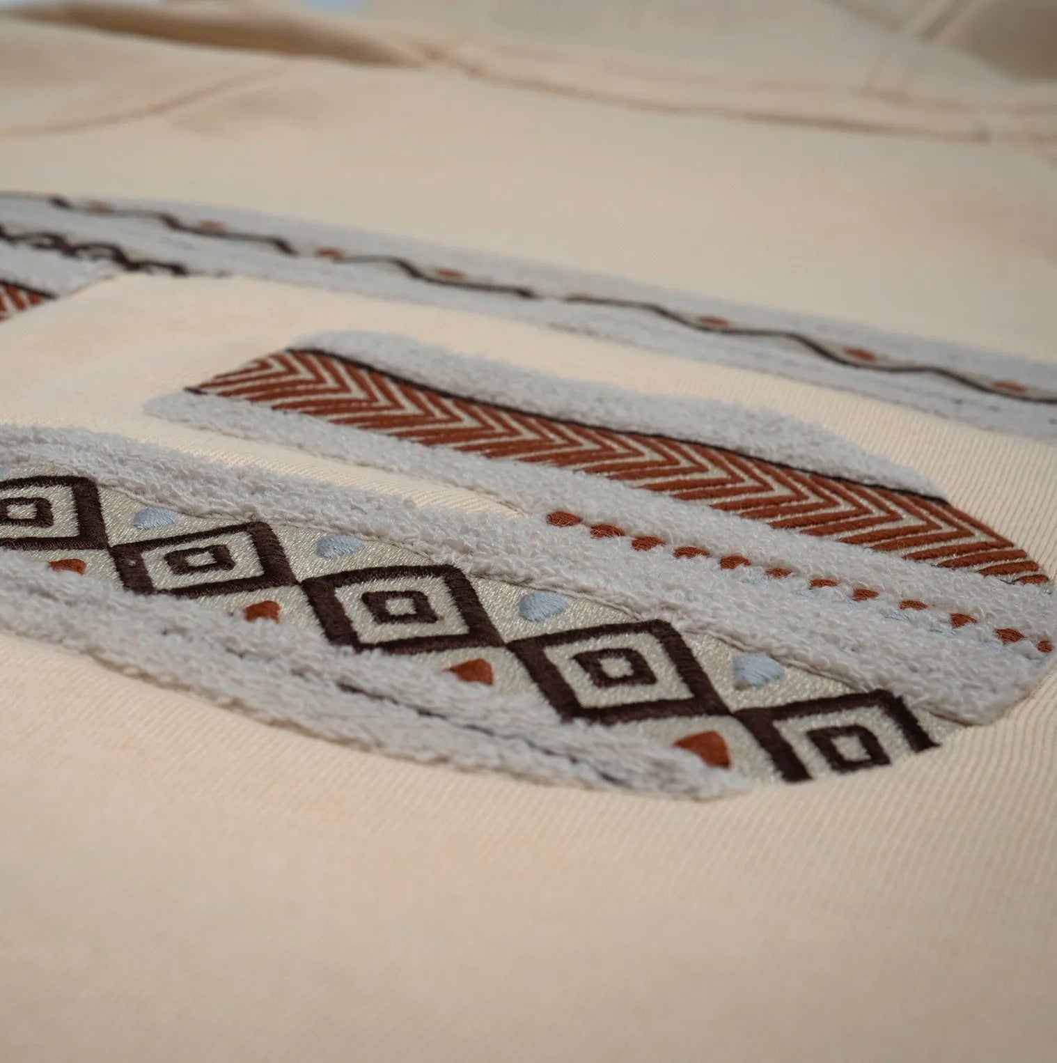 Sudadera de Calidad en Algodón Orgánico - Diseñada para el Aventurero Viajero