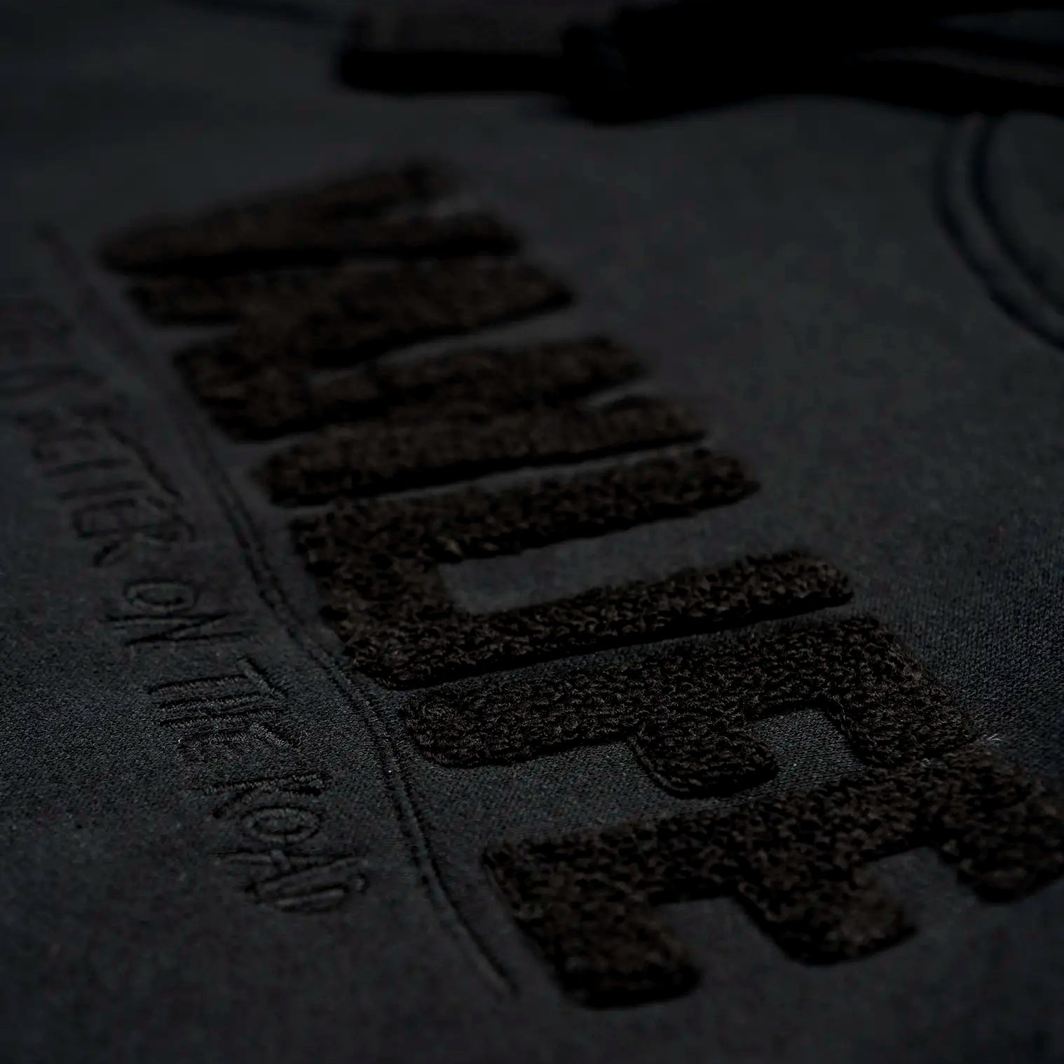 Sudaderas_OrganicaGlassy_vanlife_black_bordado_front