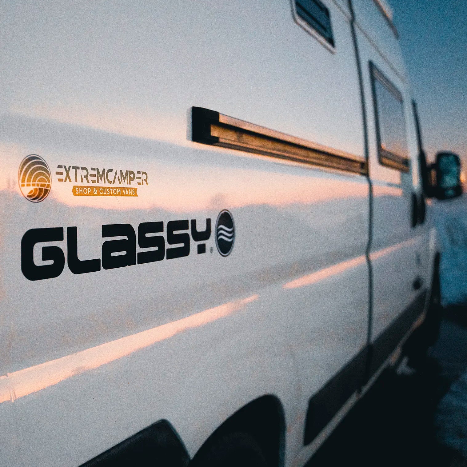 Vinilo Furgo Glassy negra camper