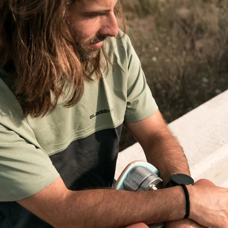 Camiseta de algodón orgánico Glassy: diseñada para los auténticos amantes de la aventura.