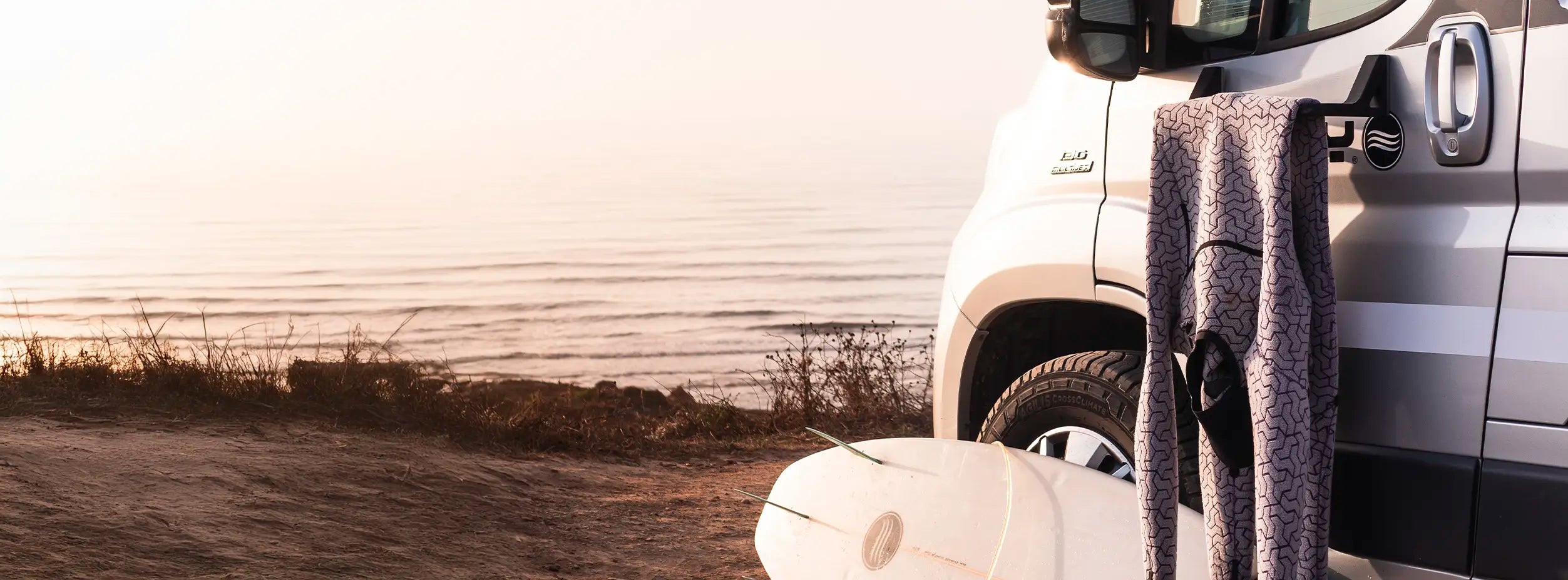 CÓMO SECAR UN NEOPRENO CORRECTAMENTE: GUÍA PRÁCTICA PARA SURFISTAS