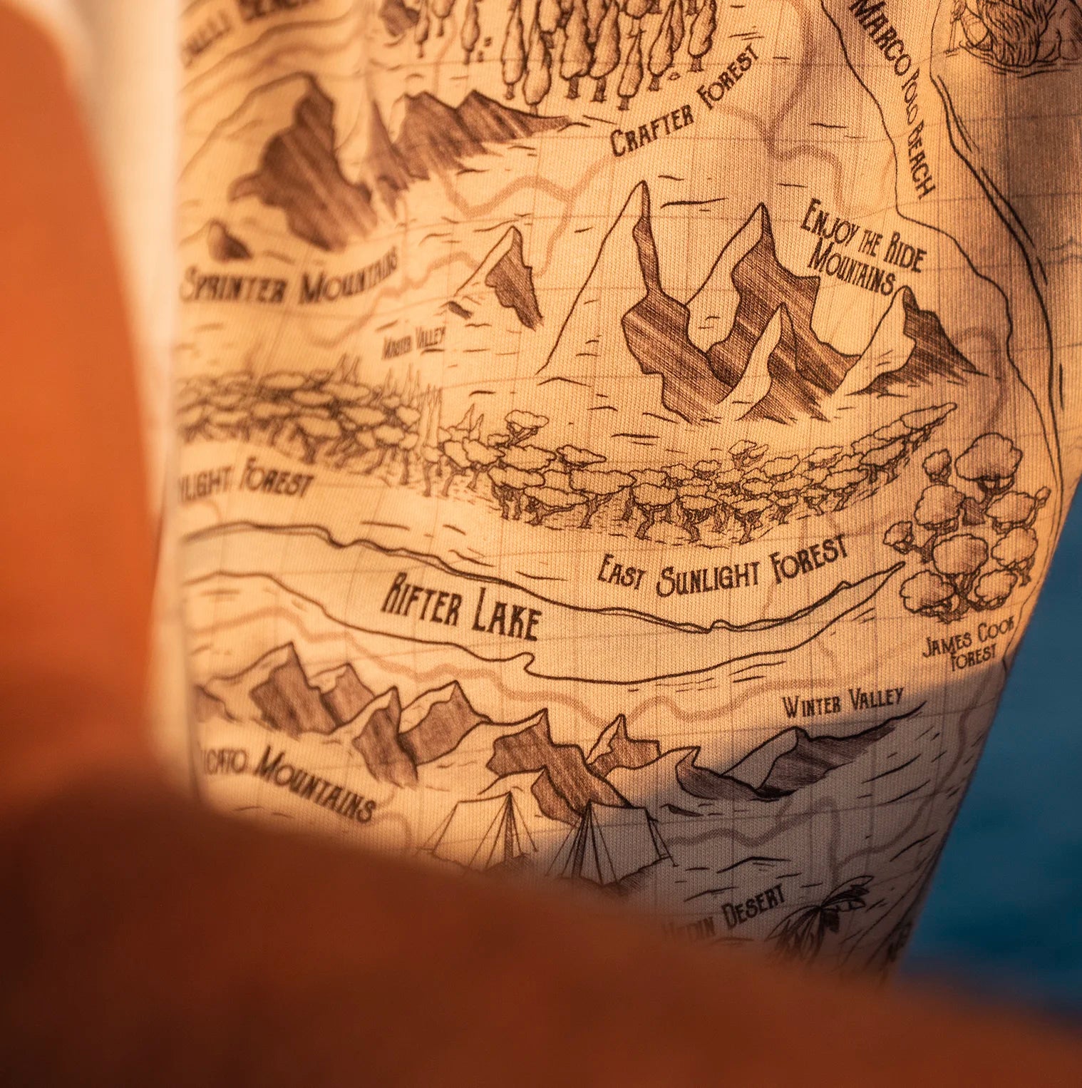 Diseño sostenible, comodidad inigualable: camiseta Glassy de algodón orgánico.