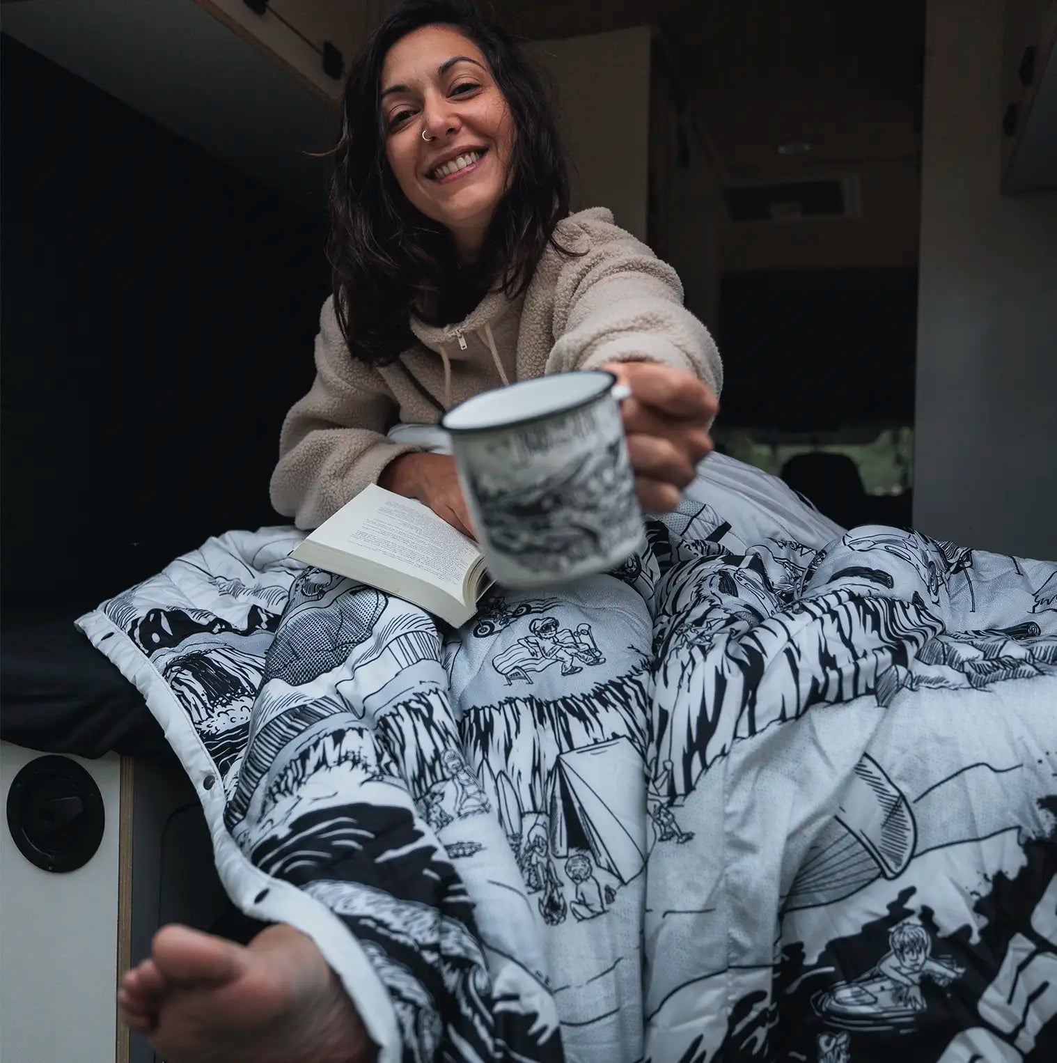 Manta_camper_Enjoy_cama_taza