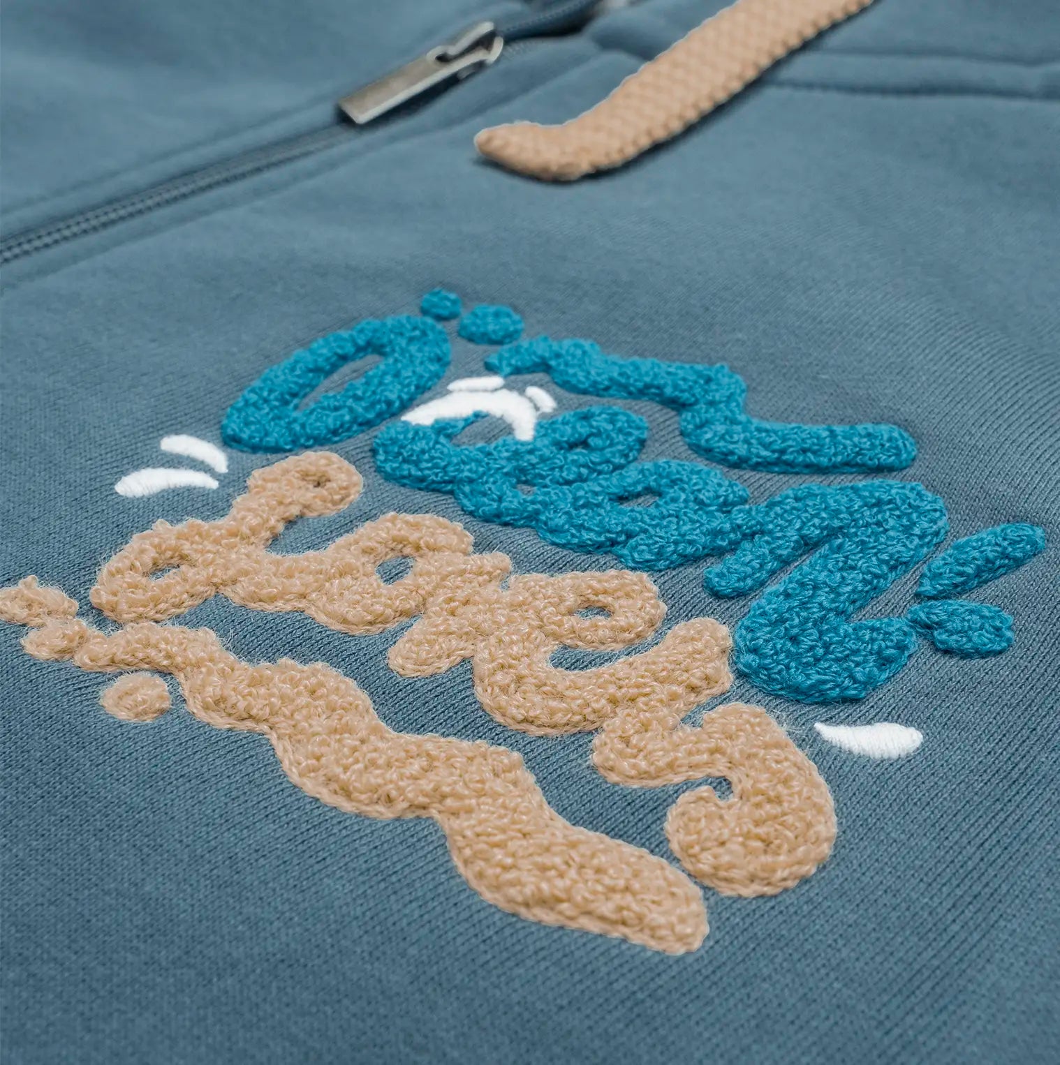 SudaderaS_Organica_Glassy_Ocean_bordado_front