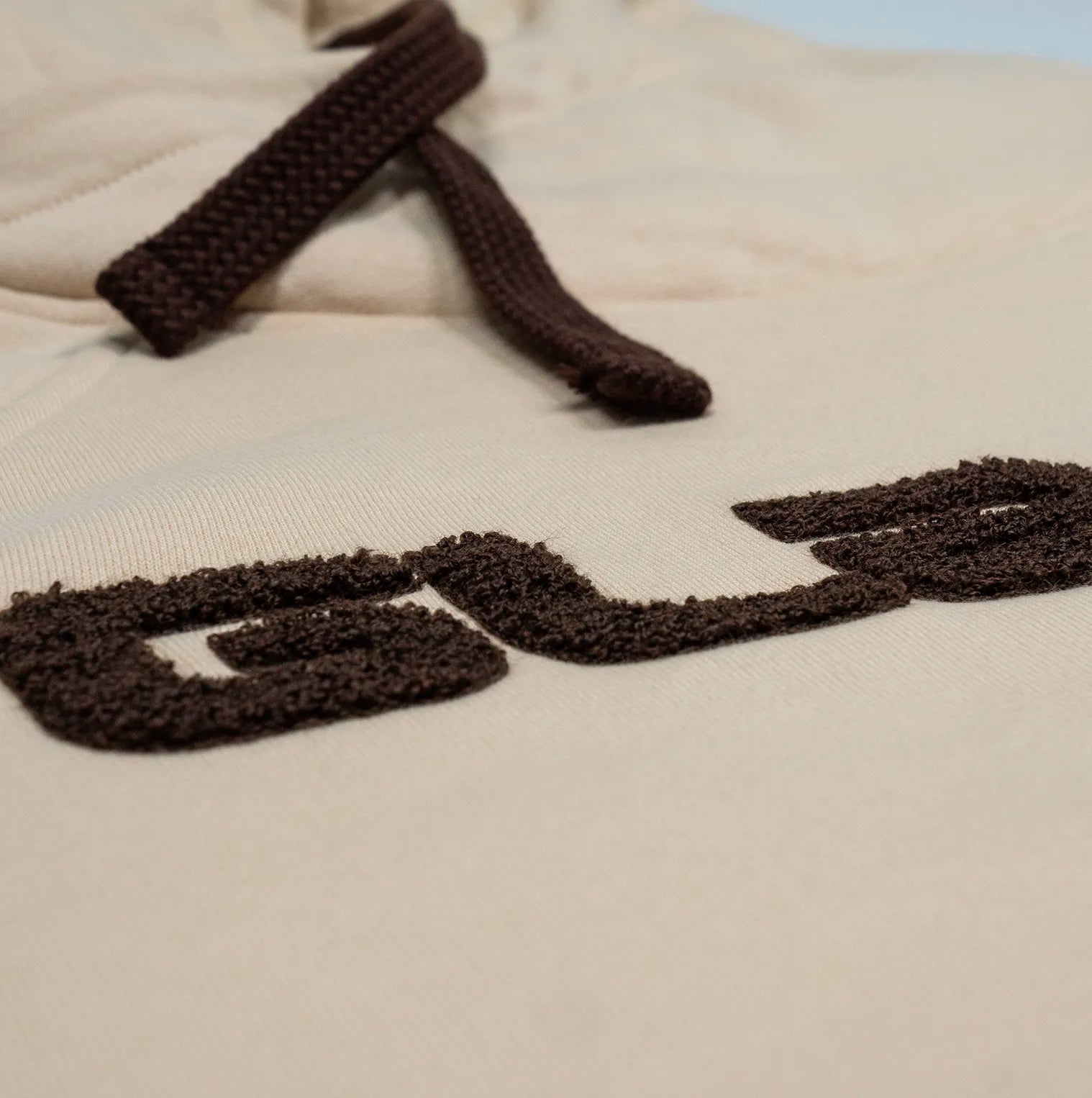 Diseño Duradero en Sudadera de Algodón Orgánico - Resistencia y Confort para Furgoneteros