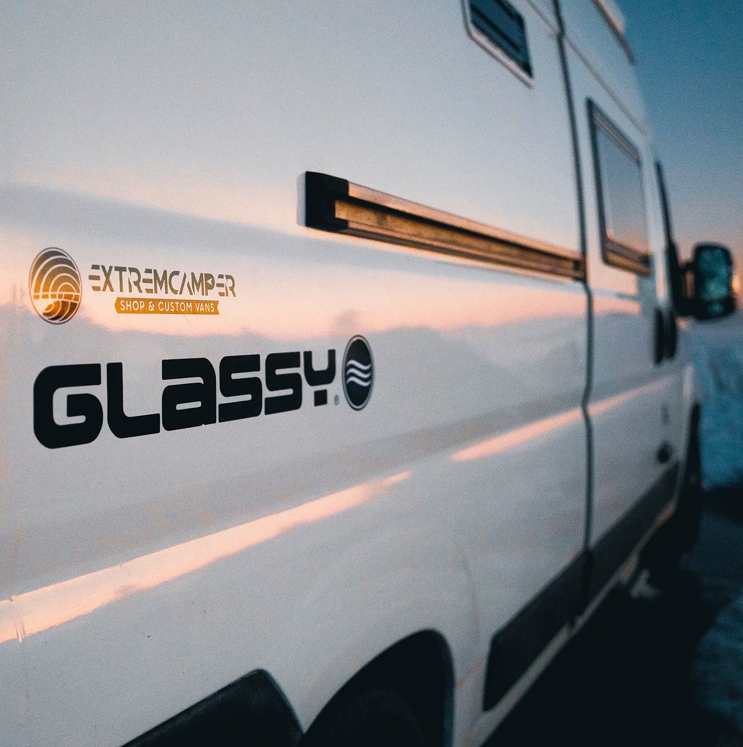 Vinilo Furgo Glassy negra camper
