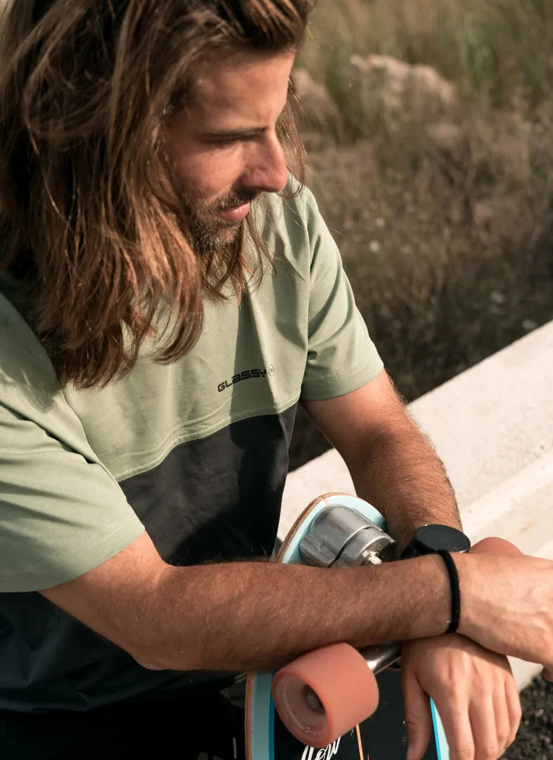 Camiseta de algodón orgánico Glassy: diseñada para los auténticos amantes de la aventura.