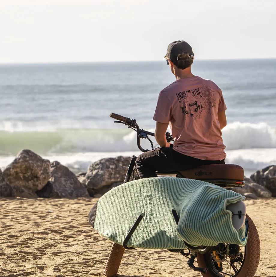 La camiseta Glassy con espíritu viajero y amantes del surf.