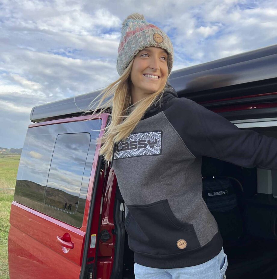 Camper en hiver avec le chapeau Glassy : la combinaison parfaite de style et de fonctionnalité