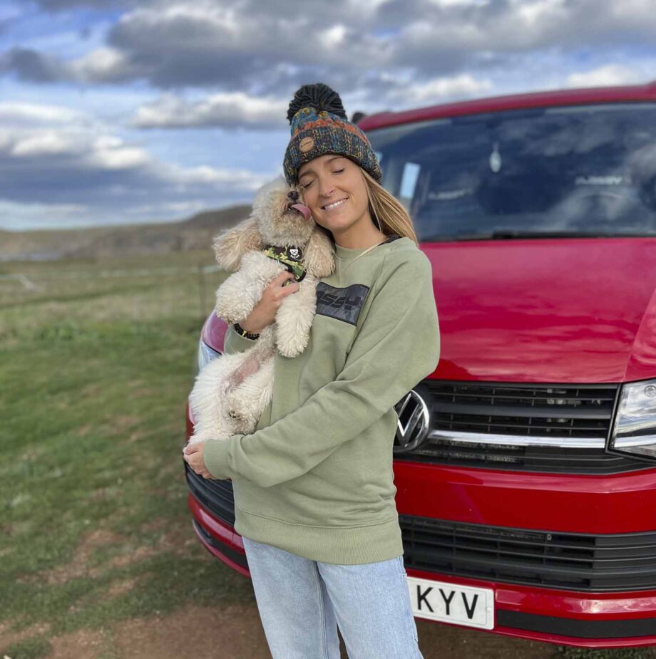 Conquista las montañas con tu camper y con el gorro de invierno Glassy