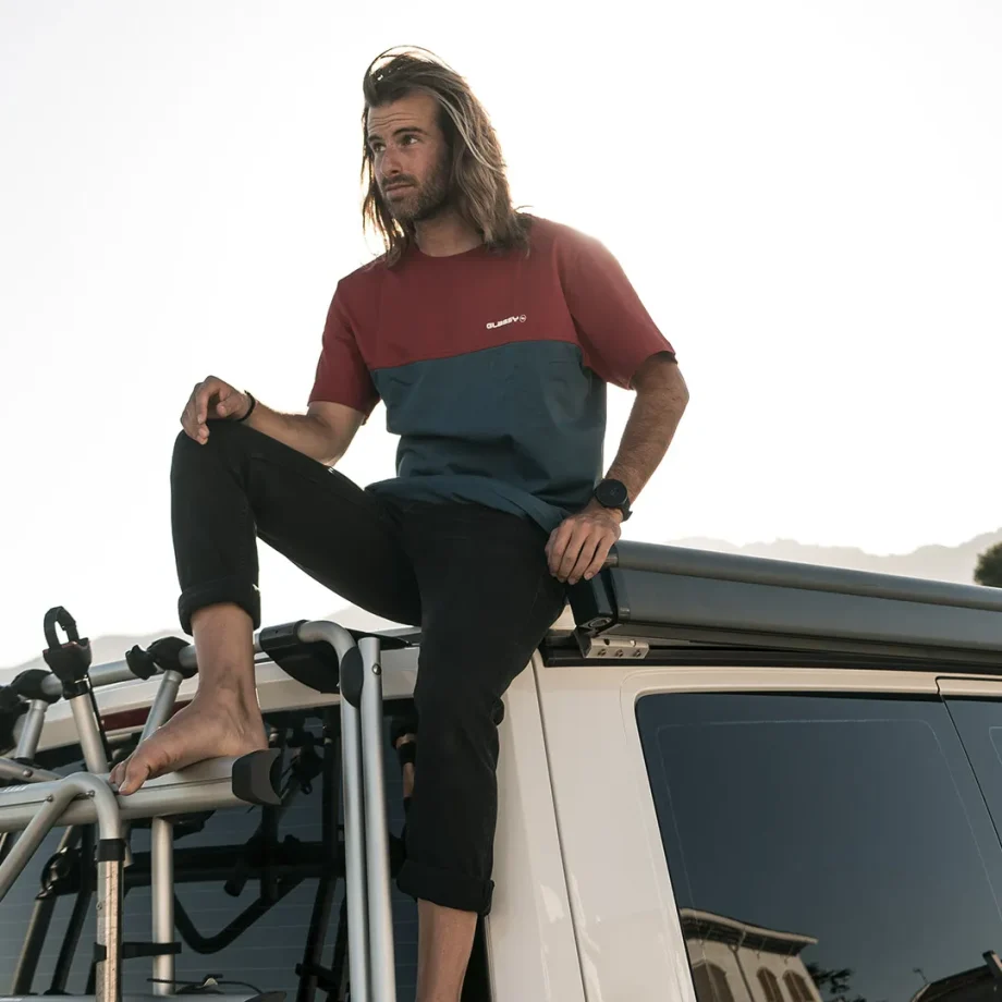 Feel the comfort of organic cotton on every trip with the Glassy T-shirt.