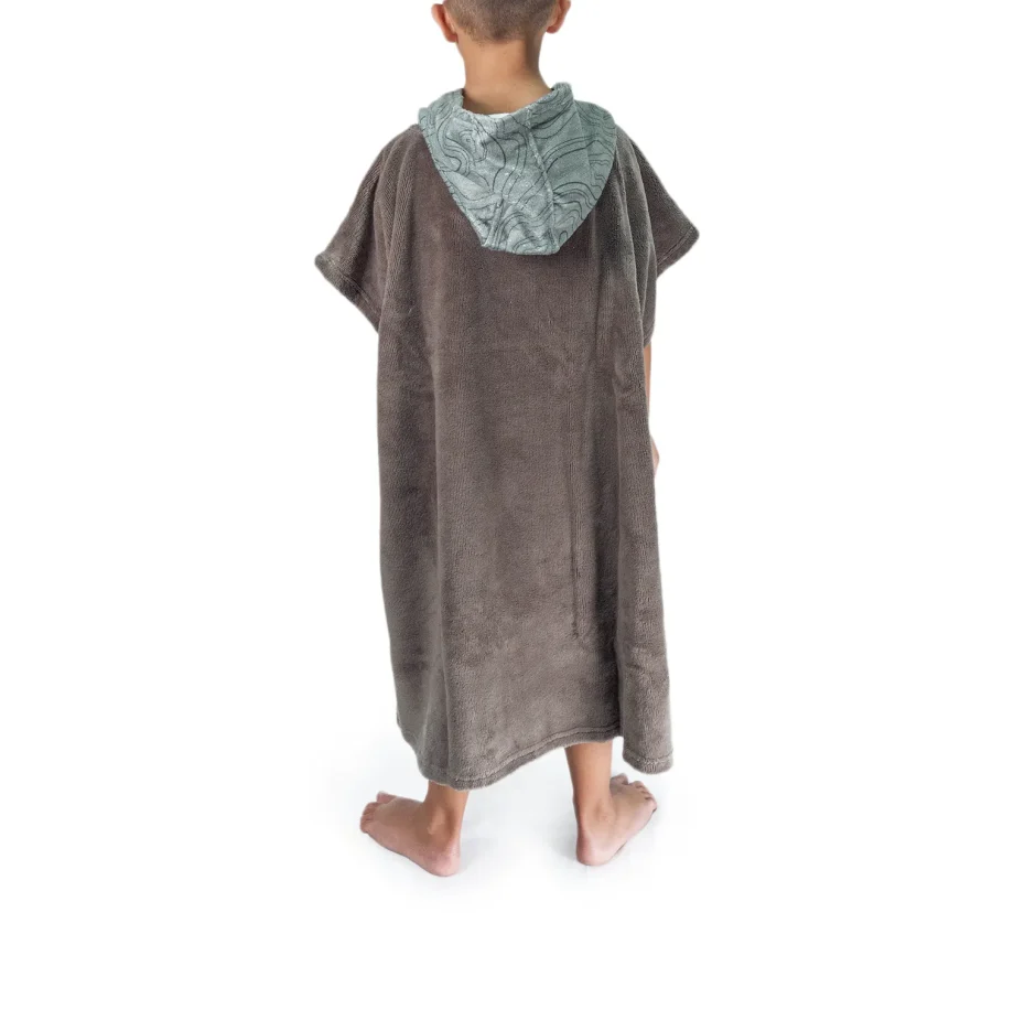 Poncho niño espalda marron y verde