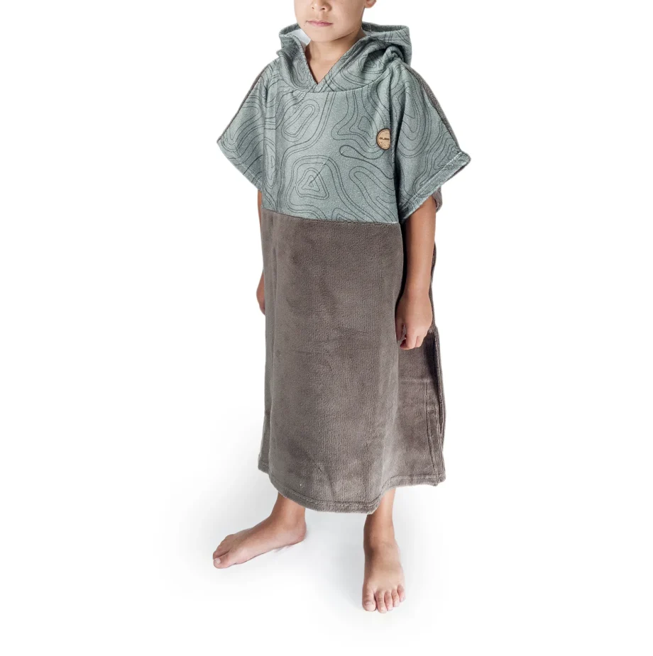 poncho infantil marron y verde militar